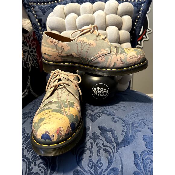 Dr Martens The Met Hokusai Fuji Masterpiece size 12/EU45 - Picture 1 of 6